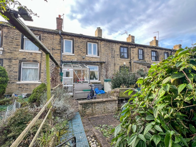 View Full Details for Armitage Bridge, Huddersfield, West Yorkshire